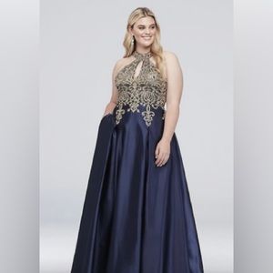 BIG PRICE DROP. Prom, Like New, Metallic Lace & Jersey Round Neck, Halter Gown